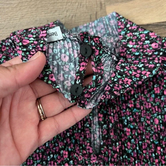 Bershka Long Sleeve Dainty Floral Print Pleated Mini Dress Size Small - Picture 13 of 14